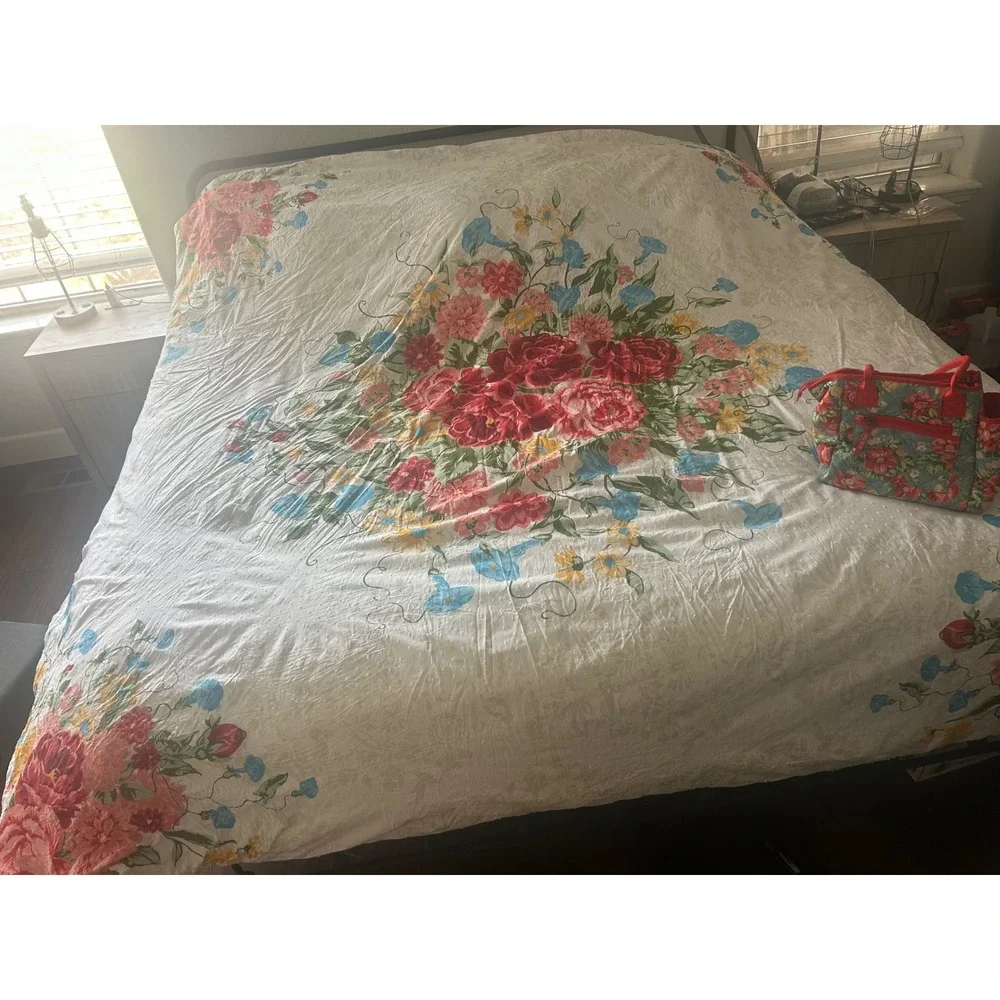 The Pioneer Woman Floral White Swiss Dot Comforter with Matching Tote Bag